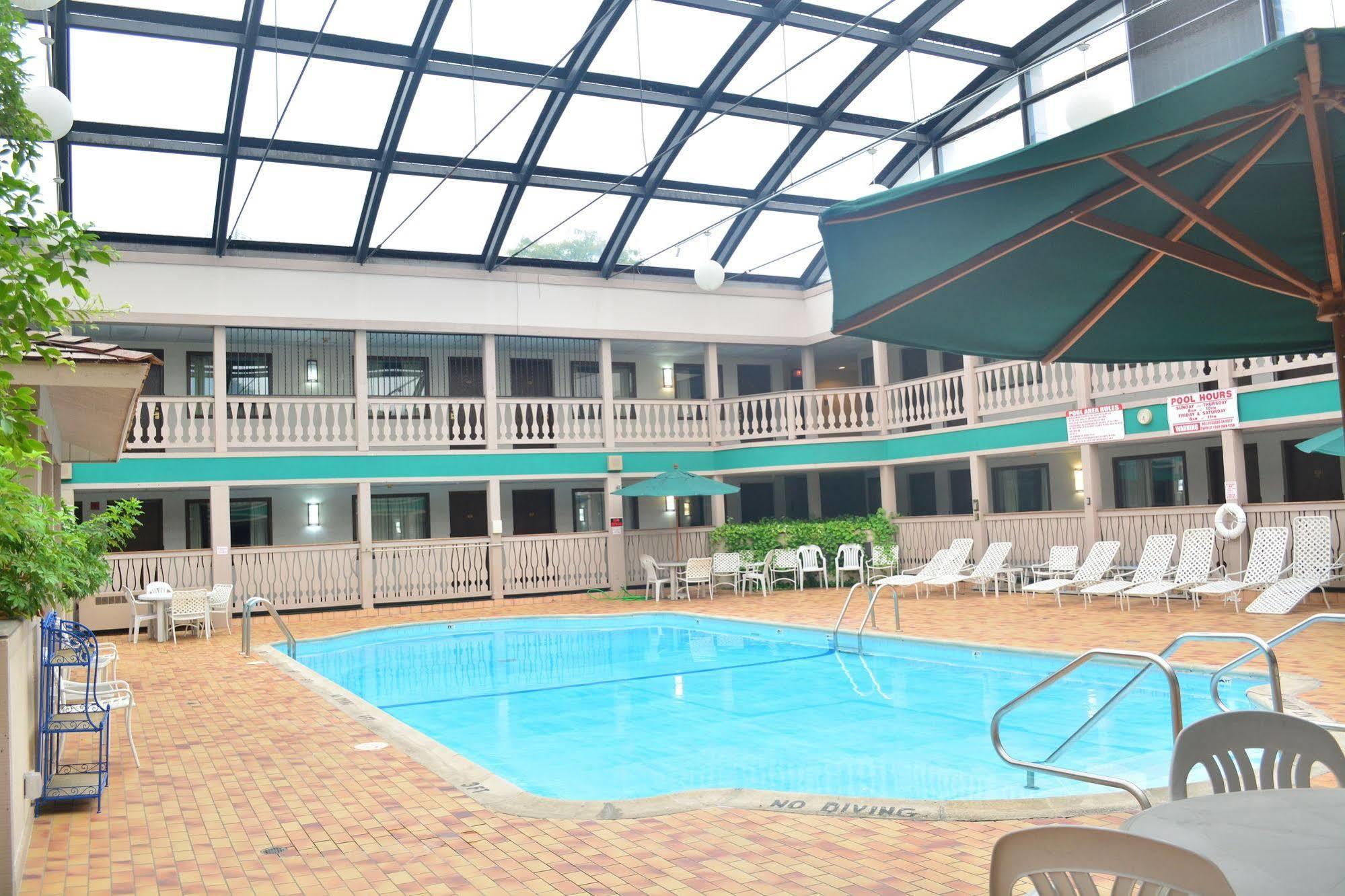 Elk Grove Hotel Элк-Гров-Виллидж Экстерьер фото
