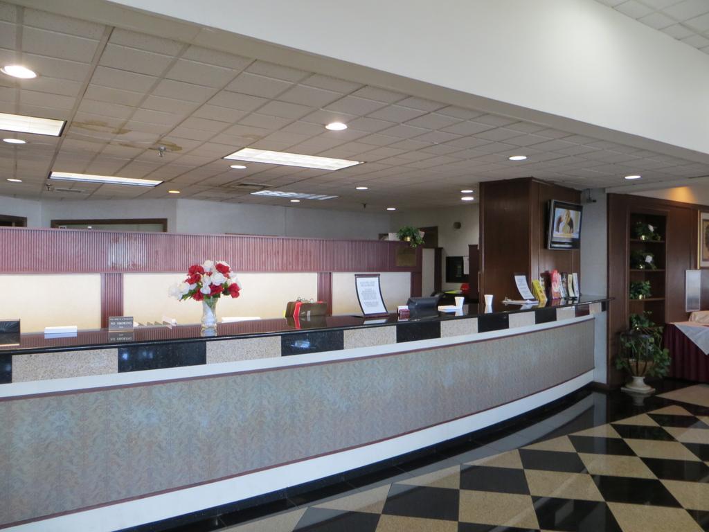 Elk Grove Hotel Элк-Гров-Виллидж Экстерьер фото